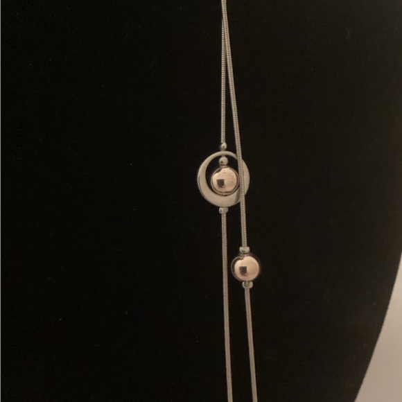 Long gold tone and silver tone metallic necklace - Picture 2 of 6